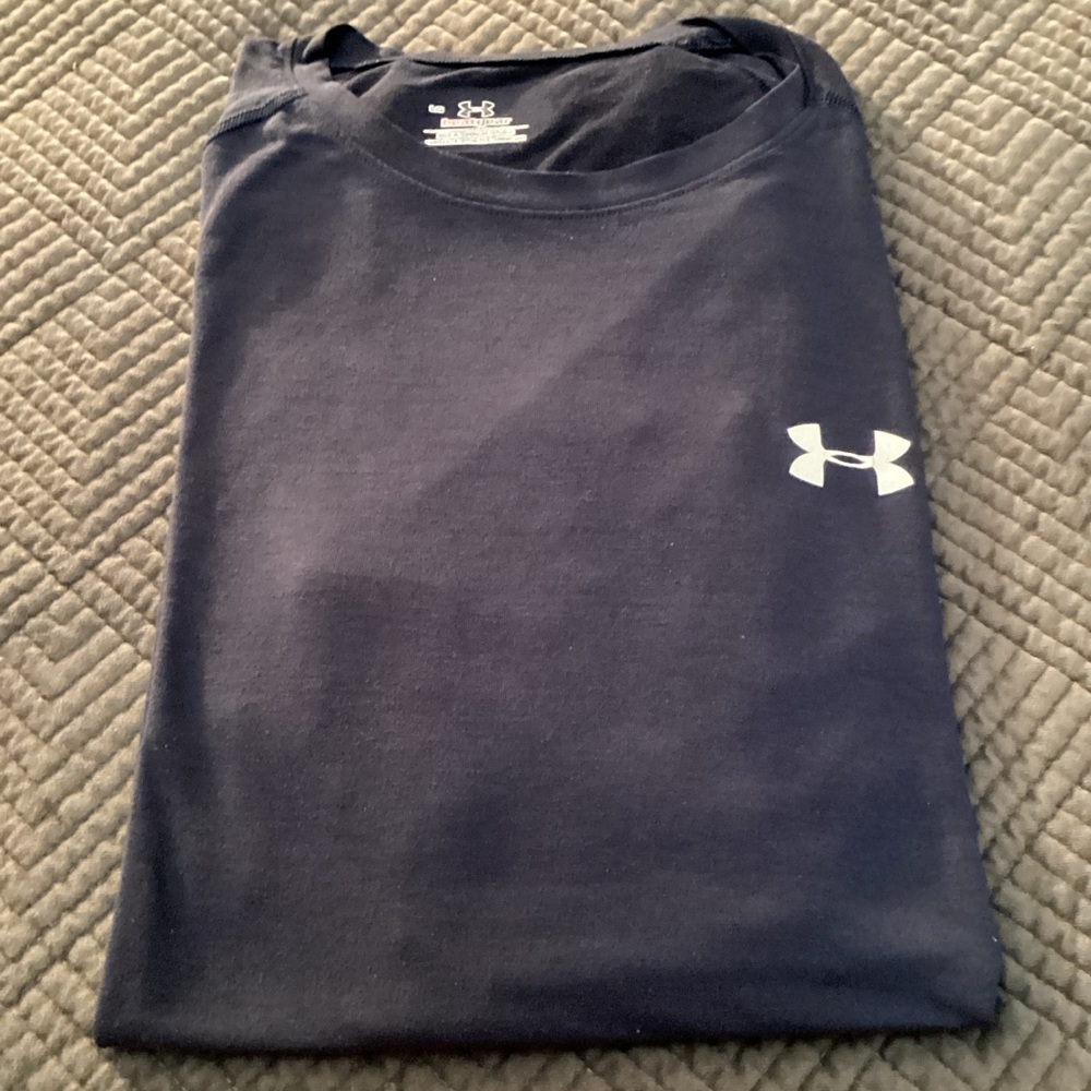 Under Armour Men's Navy Shirt, size L. 364